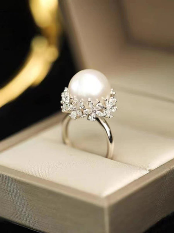 Original Pearl Ring With White Moonlight Design, Niche Fashion