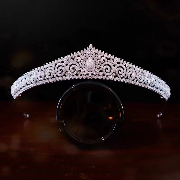 Vintage and minimalist high-end bride wedding hair accessories, zircon crown, wedding headwear, wedding dress accessories, studio and makeup styling